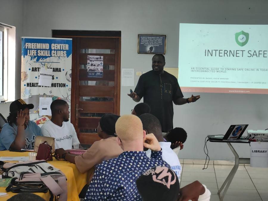 Daniel delivering professional IT training